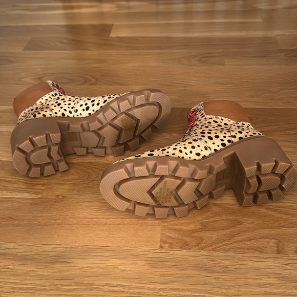 Dolce Vita Platform Boots - Picture 4 of 7